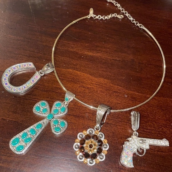 Jewelry - Stiff Collar Necklace with 4 Pendants Fashion Jewelry